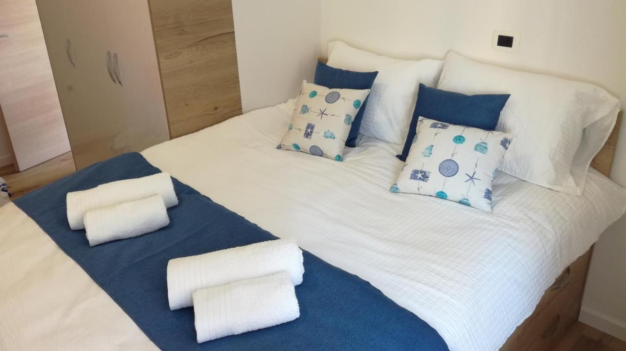 Apartmaji Apollonio Izola Bagian luar foto